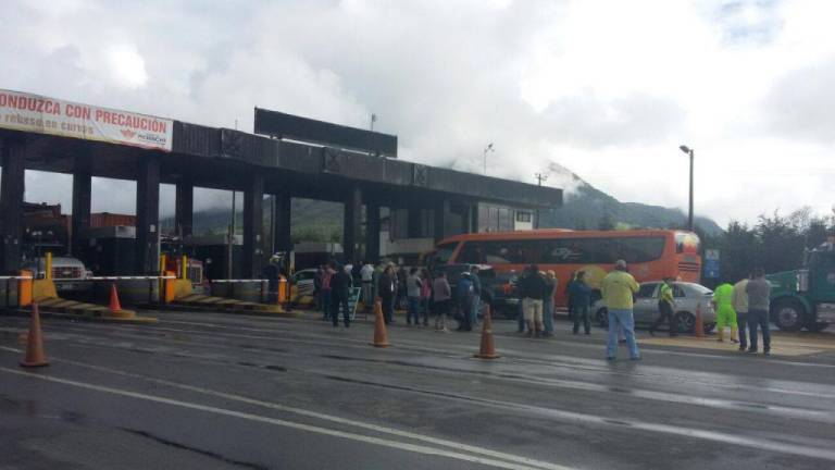 Transportistas retoman protestas en vía Alóag-Santo Domingo