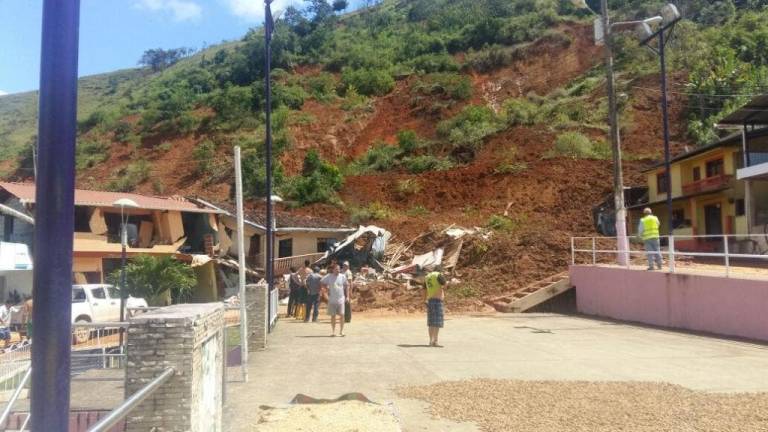 Deslizamientos causaron varias afectaciones en cantones de El Oro