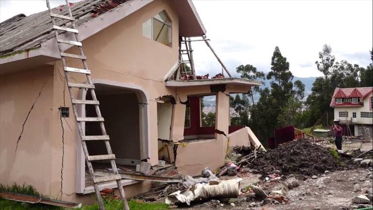 7 viviendas colapsadas en Turi luego de fuertes lluvias