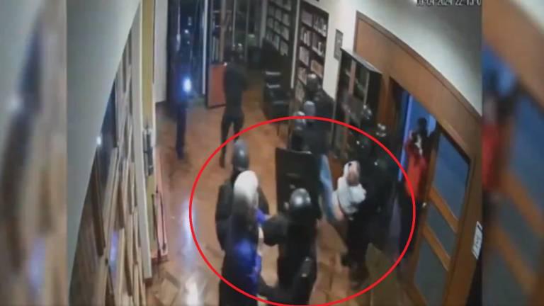 $!Captura del video que registró la captura del exvicepresidente Jorge Glas al interior de la Embajada de México en Quito.