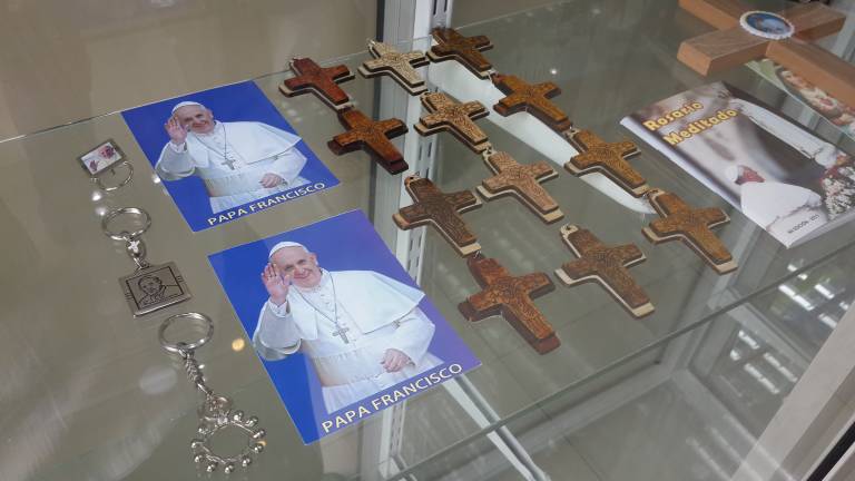 Llegada del papa Francisco a Ecuador ya mueve al comercio en Guayaquil