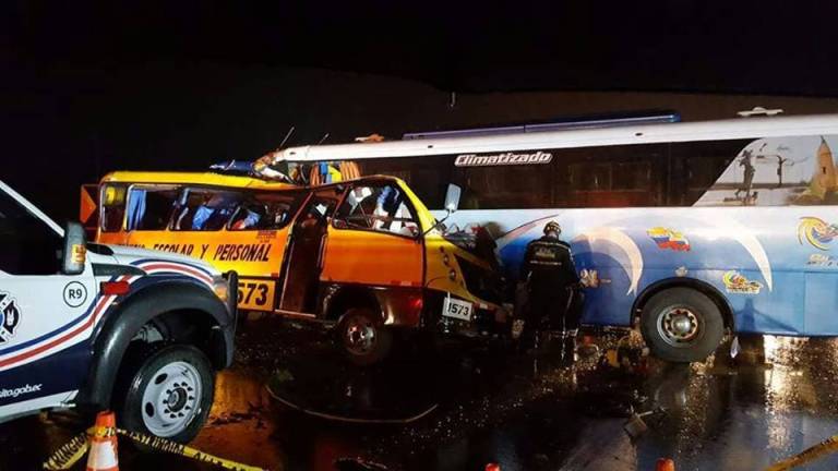 Al menos 20 muertos en choque en la vía Yaguachi-Milagro
