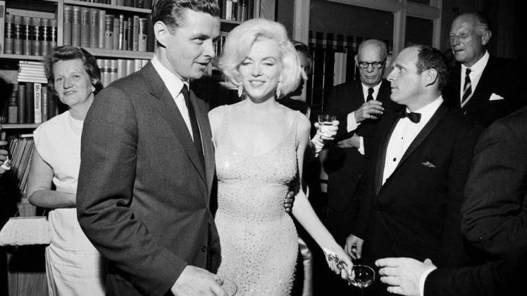 Subastan el vestido icónico de Marilyn Monroe