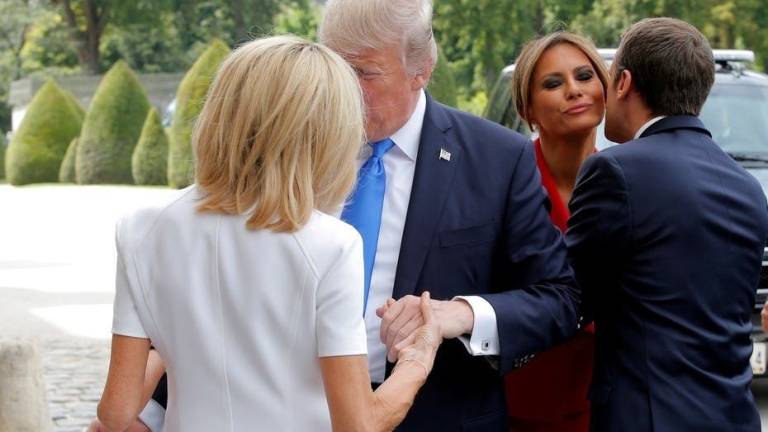 Trump llama &quot;preciosa&quot; a la esposa de Macron