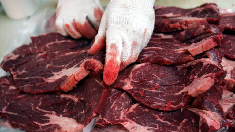 Países suspenden importación de carne brasileña tras escándalo