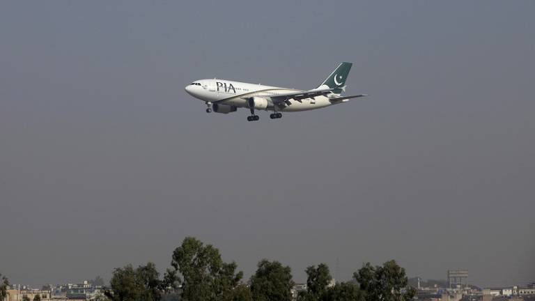 Pakistán busca respuestas tras el accidente de avión