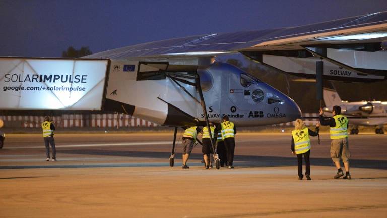 Avión Solar Impulse 2 despega su cuarta etapa de una vuelta al mundo histórica sin carburante