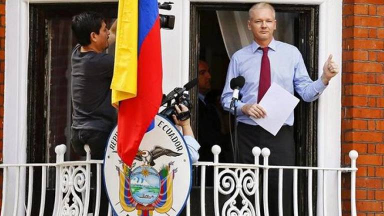 Ecuador &quot;cumplió&quot; al darle asilo a Assange, según Presidente