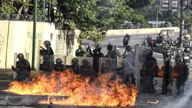 Maduro recibe duro golpe de EE.UU. en tensión por protestas