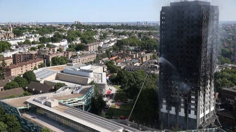 Londres: Al menos 6 muertos y 74 heridos en un incendio