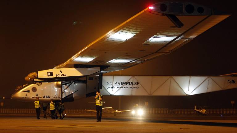 Avión Solar Impulse 2 despega su cuarta etapa de una vuelta al mundo histórica sin carburante