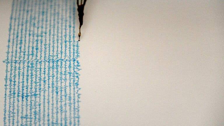 Ecuador descarta alerta de tsunami tras fuerte sismo en Chile