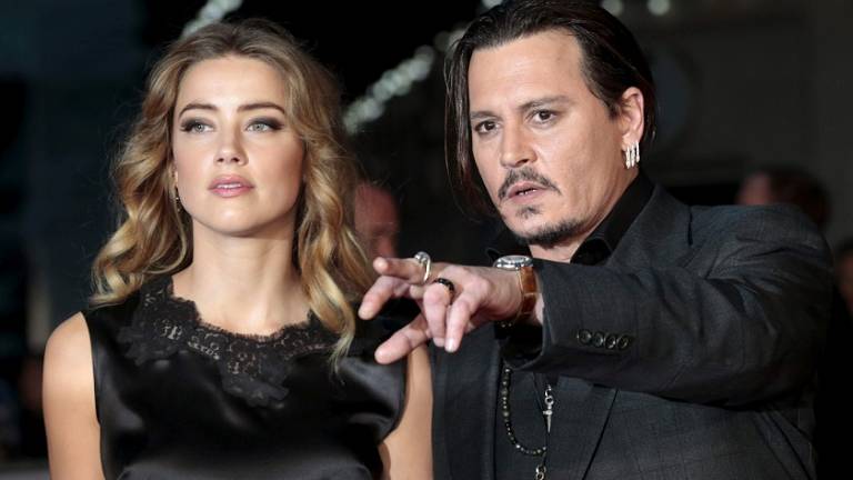 Johnny Depp acusado de agresión por su esposa Amber Heard