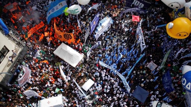 Docentes argentinos vuelven a convocar paro nacional