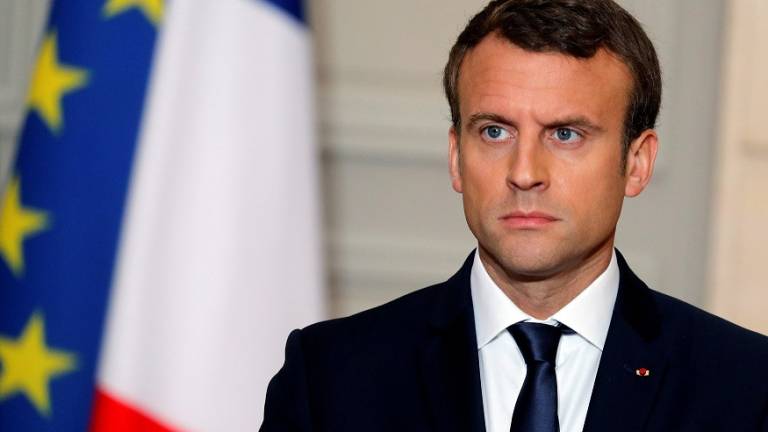 Macron avanza hacia mayoría con abstención récord