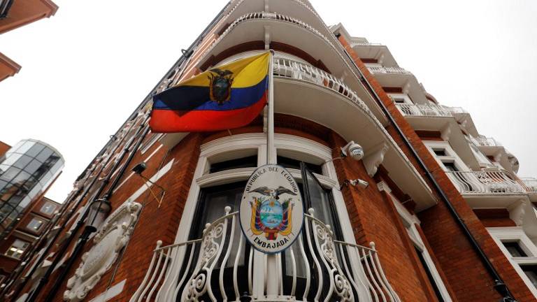 Ecuador establece contacto con asistente legal de Assange