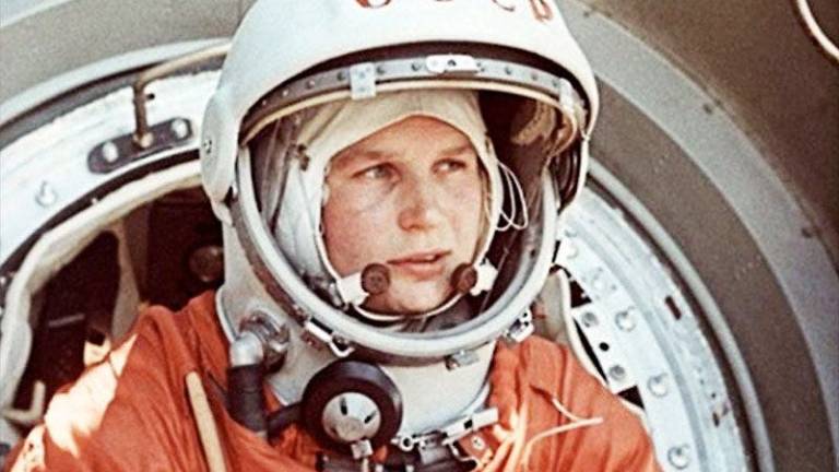 La primera mujer que voló al espacio cumple hoy 80 años