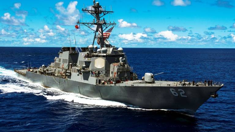Destructor de EE.UU. y nave filipina chocan cerca de Tokio, hay heridos