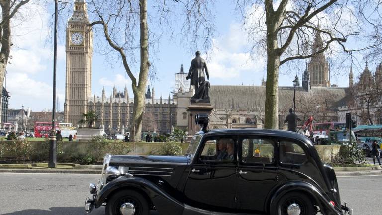 Londres gravará los autos viejos para combatir contaminación