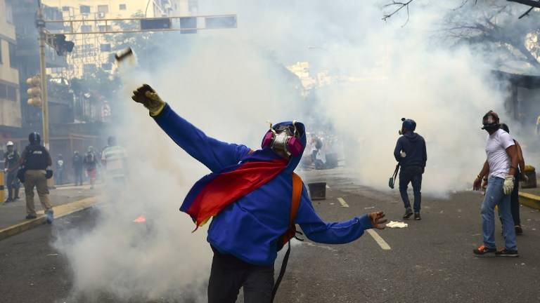 Dos jóvenes mueren en protesta opositora en Venezuela