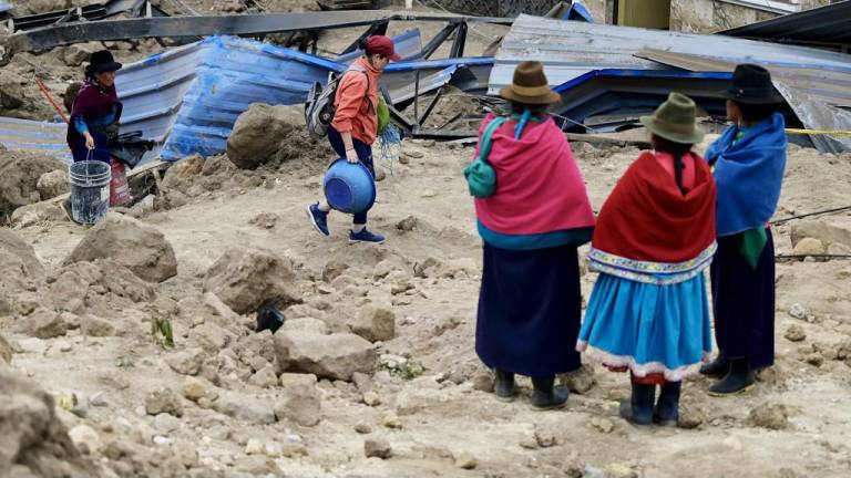 Él está vivo: peruano sepultado por alud en Alausí llama a su hermana para pedir que lo rescaten