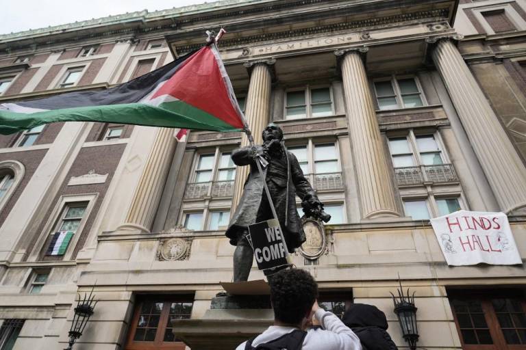$!Universidad de Columbia, trinchera de estudiantes contra la guerra en Gaza: hay unos 300 detenidos por protestas