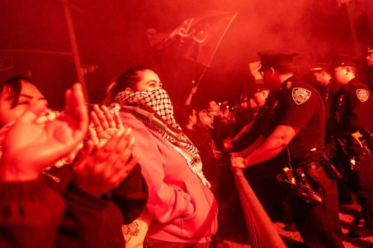 $!Universidad de Columbia, trinchera de estudiantes contra la guerra en Gaza: hay unos 300 detenidos por protestas