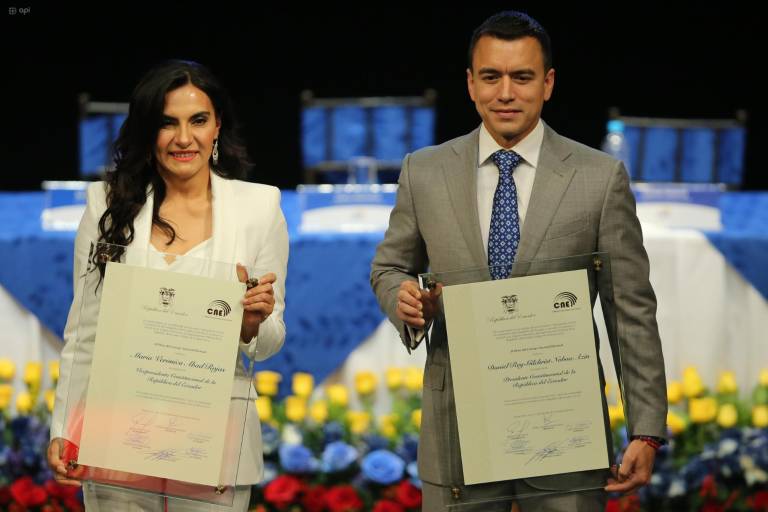 Fotografía de la entrega de credenciales al presidente Daniel. Noboa y vicepresidenta Verónica Abad, en Quito, tomada a mediados de noviembre. Este fue uno de los últimos eventos en el que aparecieron juntos. $!Fotografía de la entrega de credenciales al presidente Daniel. Noboa y vicepresidenta Verónica Abad, en Quito, tomada a mediados de noviembre. Este fue uno de los últimos eventos en el que aparecieron juntos.