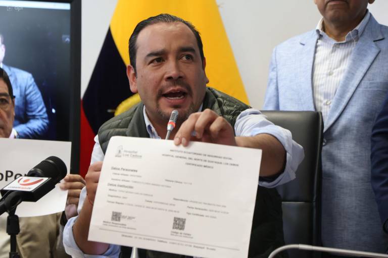 Fotografía que muestra a González exponiendo contradicciones entre versiones del csaso. $!Fotografía que muestra a González exponiendo contradicciones entre versiones del csaso.