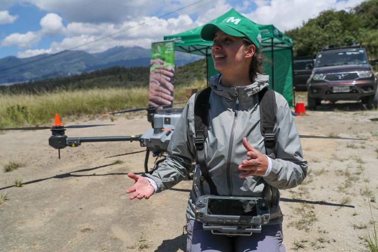 $!Nastia Skorobogatov, técnica y agroecóloga de la Pontificia Universidad Católica de Ecuador (PUCE), habla sobre el dron forestal.