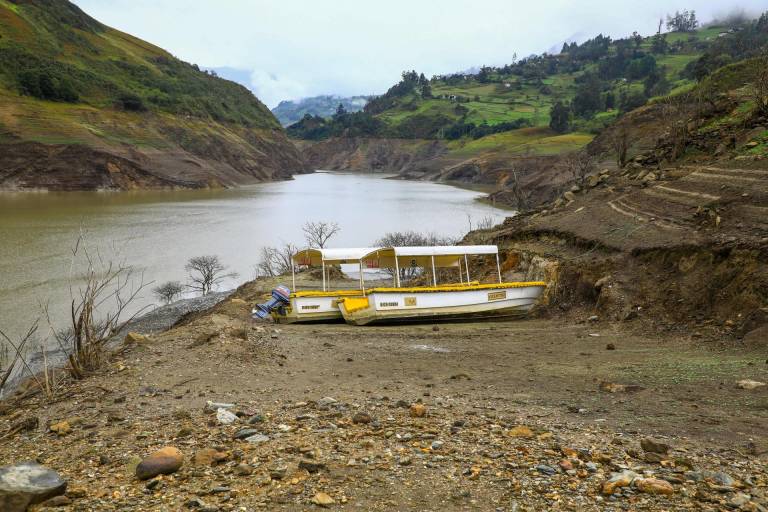 $!Fotografía del embalse Mazar, este miércoles en la provincia del Azuay (Ecuador).