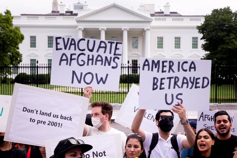 $!La gente protesta en apoyo de Afganistán y contra los talibanes en la Casa Blanca, Washington DC, EE.UU.