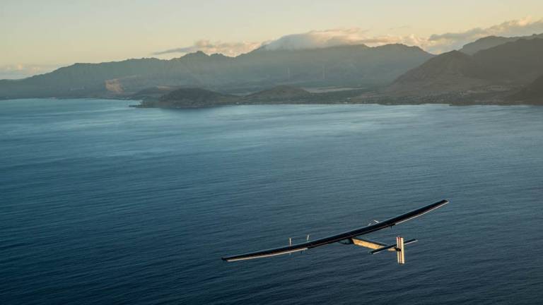El Solar Impulse II cruza el Atlántico rumbo a Europa