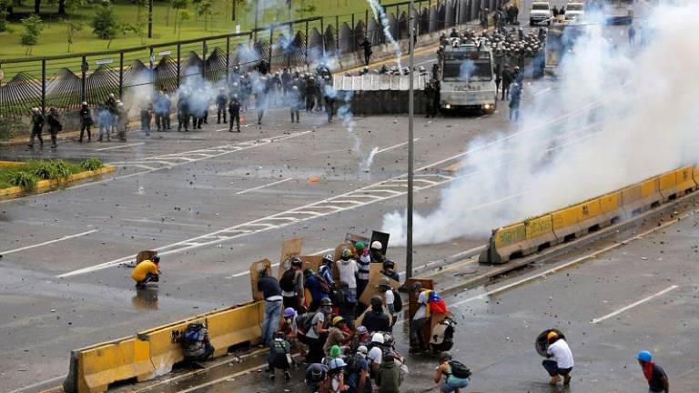 Al menos 48 heridos tras protesta de opositores en Caracas