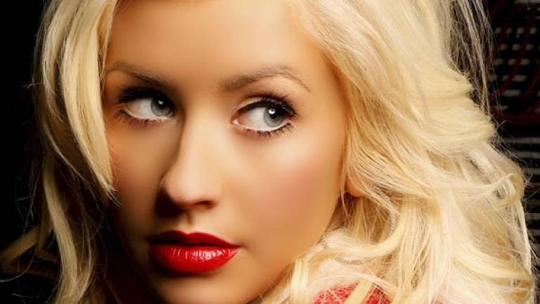 Christina Aguilera se atrevió a dejar el maquillaje en una revista
