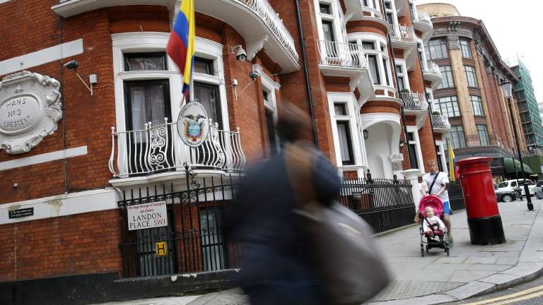 Ecuador admite que restringió internet en embajada en Londres