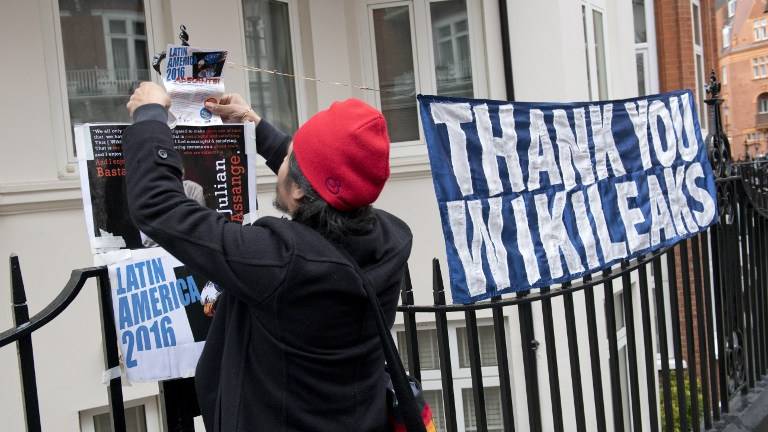 Segundo día de interrogatorio a Assange en embajada