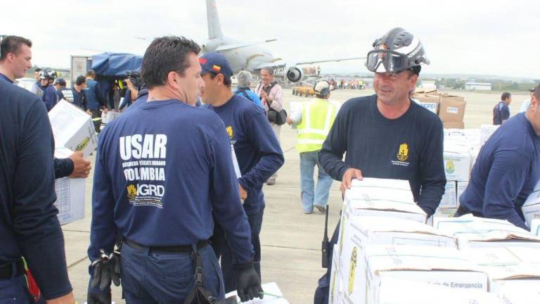 Juan Manuel Santos llega a Ecuador para entregar ayuda
