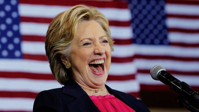 Hillary Clinton dominó el debate, según analistas