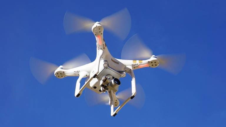 El dron, herramienta para erradicar insectos que causan enfermedades