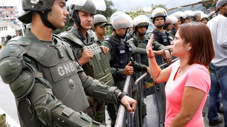 Capriles asegura que uniformados disparan a manifestantes a la cabeza