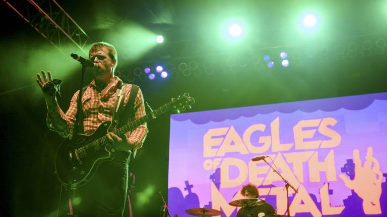 Grupo Eagles of Death Metal vuelve a tocar en París tras los atentados