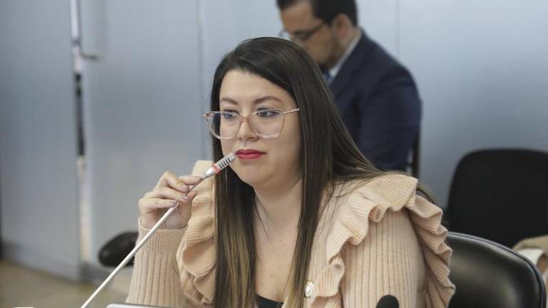 Avanza juicio político contra exministra de Energía Andrea Arrobo a la Comisión de Fiscalización