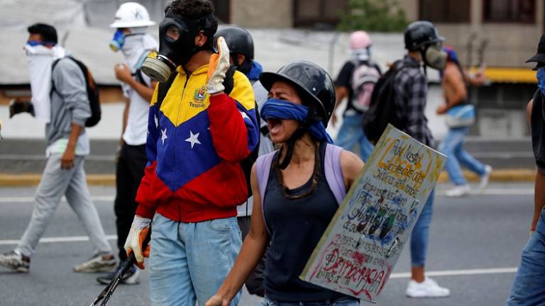 Agentes dispersan movilizaciones opositoras en Venezuela