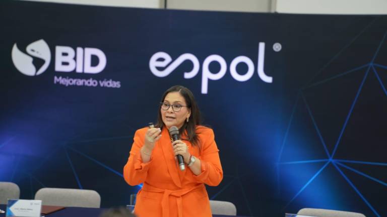 La rectora de la ESPOL, Cecilia Paredes, durante la presentación del programa ‘Fortalecimiento del Ecosistema de Innovación del Litoral Ecuatoriano’.