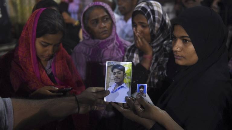 Sube a 52 los muertos en atentado a templo de Pakistán