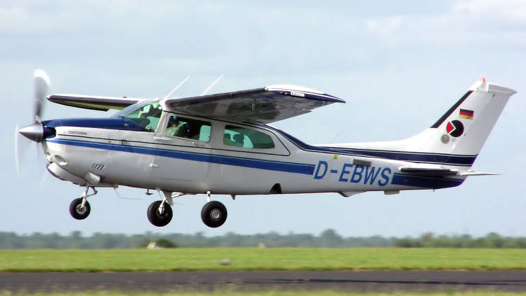 Buscan avioneta desaparecida entre Guayaquil y Salinas