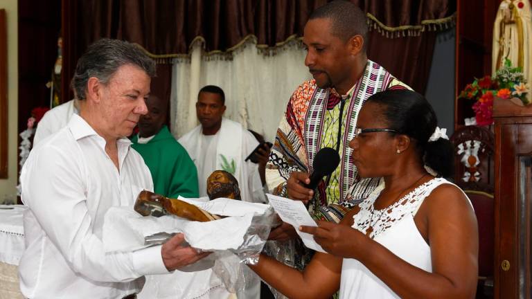Presidente colombiano dona dinero del Premio Nobel