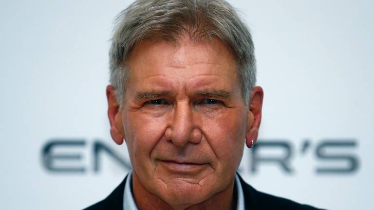 Harrison Ford está fuera de peligro, asegura su hijo
