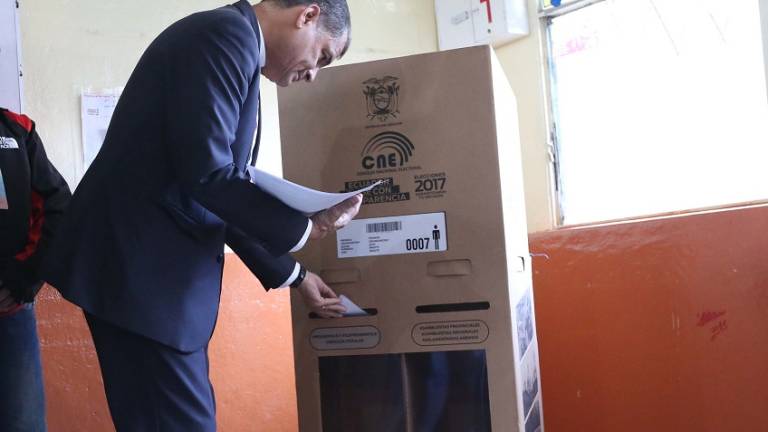 Correa acepta que habrá segunda vuelta en Ecuador